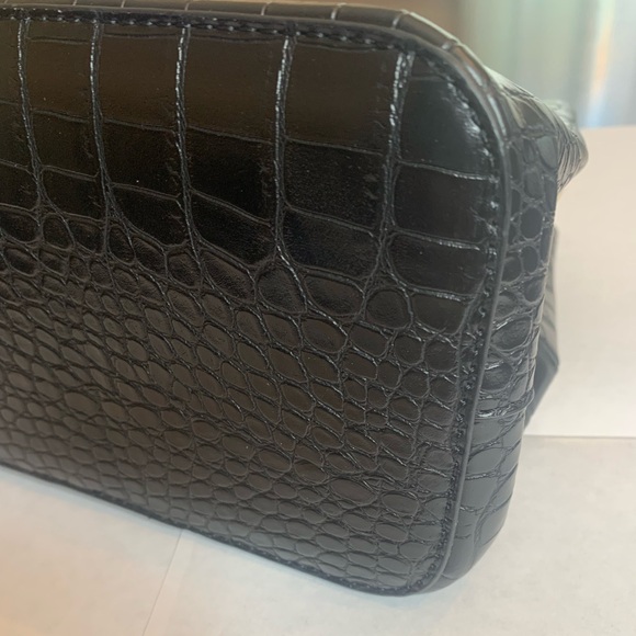 💫HP‼️💫 NWT Revolve AOTA “Elena” Vegan Leather Bucket Bag in Black - Picture 9 of 9